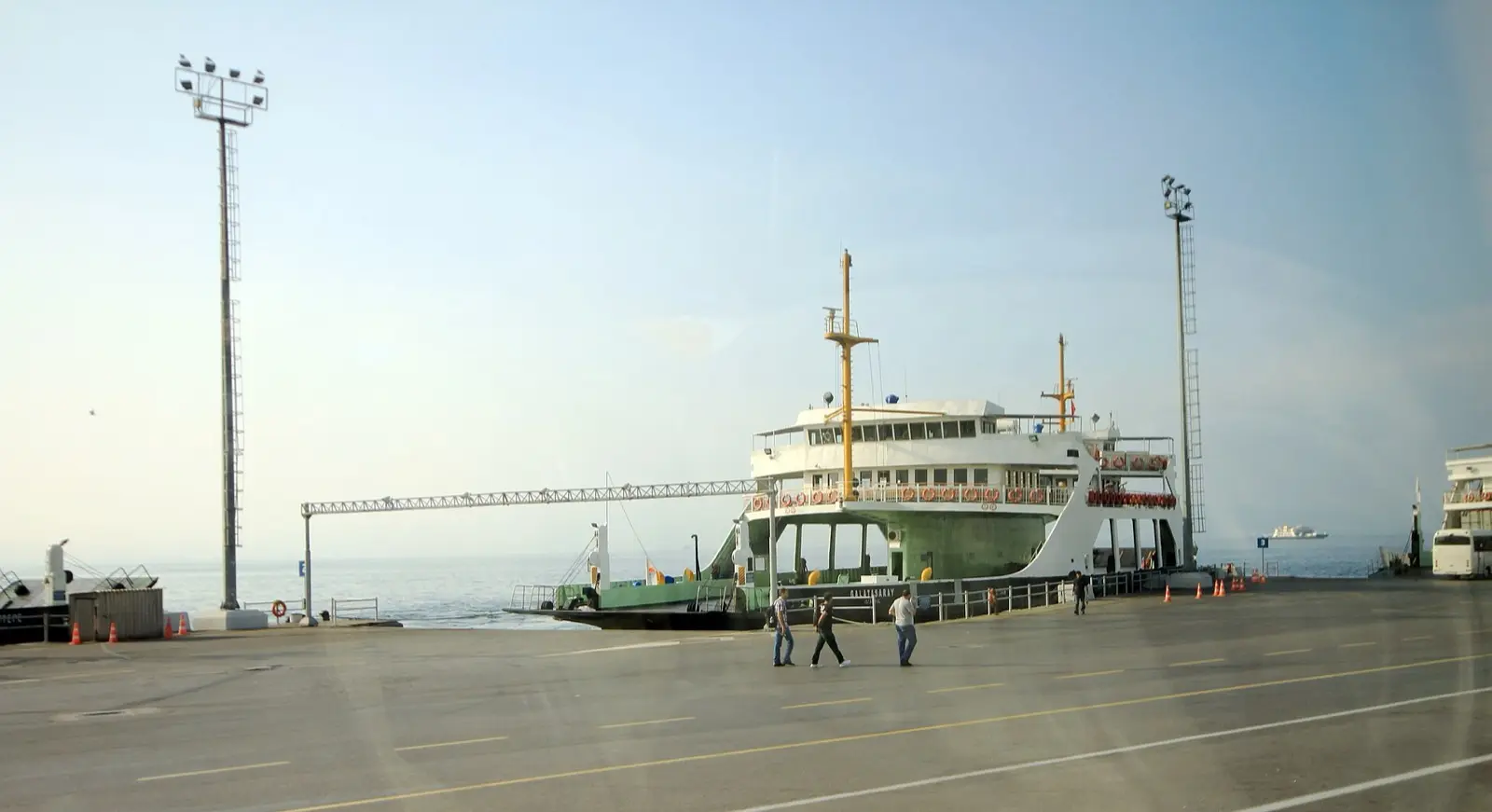 Eskihisar Kalesi'nin körfeze bakan surları